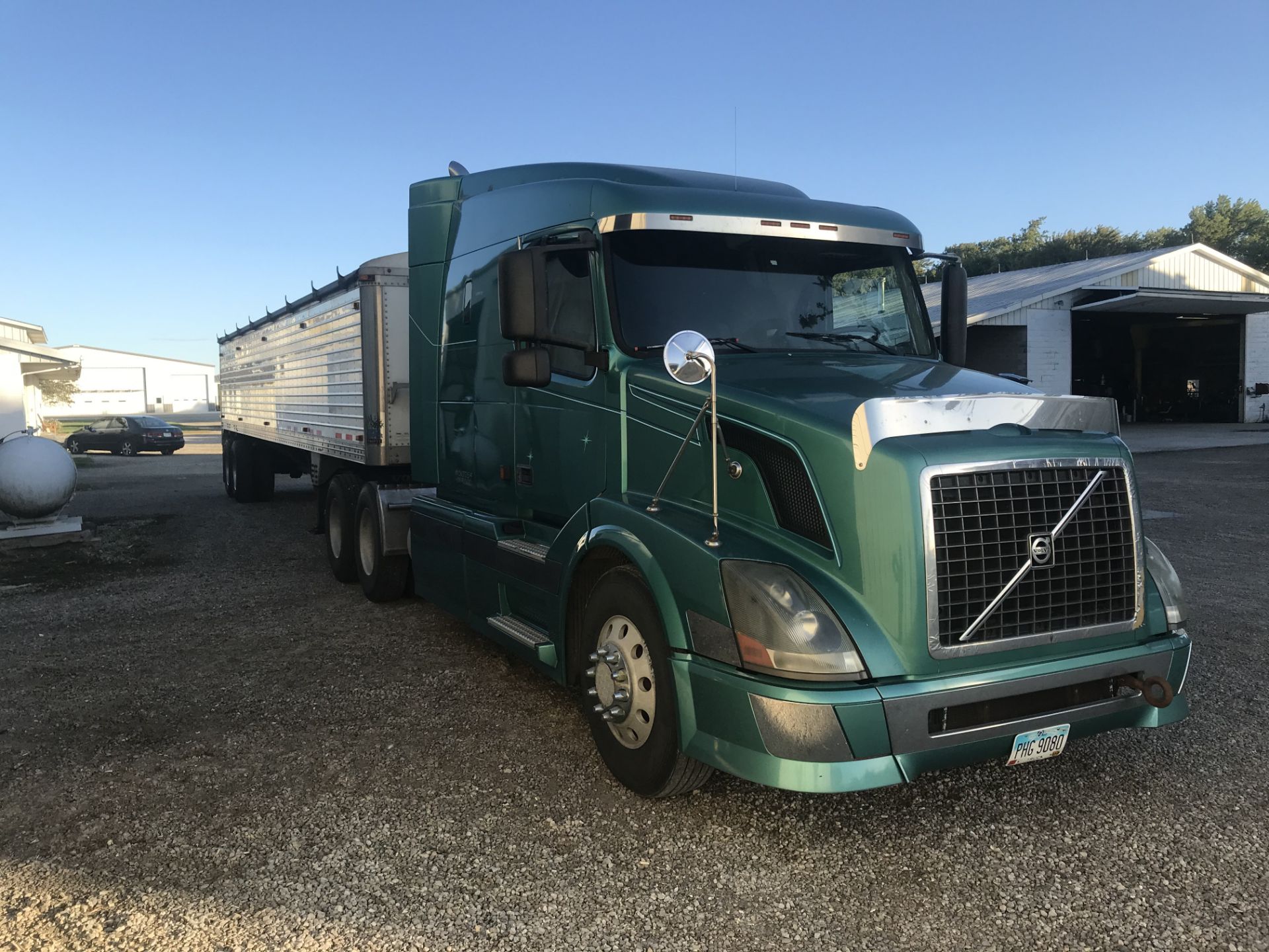 2005 Volvo Semi Truck - Image 3 of 9