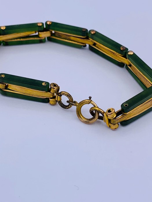 A 9ct gold and Jade bracelet - Image 2 of 3