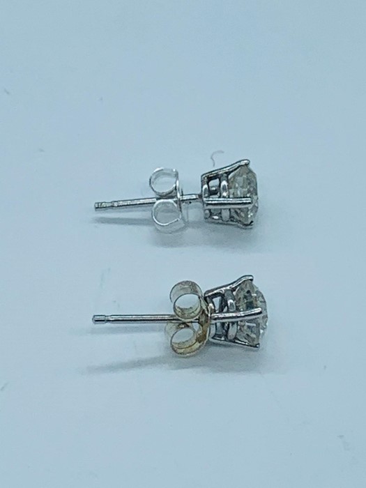 A fine pair of white gold diamond stud earrings of 1.21cts - Image 3 of 4