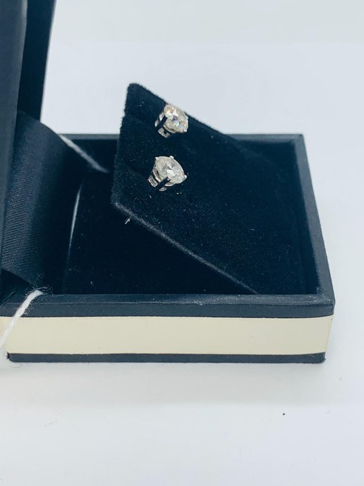 A fine pair of white gold diamond stud earrings of 1.21cts - Image 4 of 4