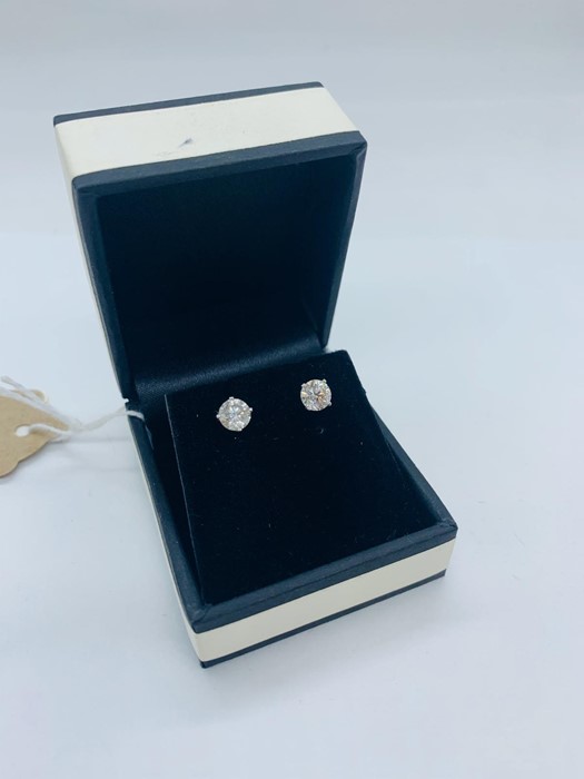 A fine pair of white gold diamond stud earrings of 1.21cts - Image 2 of 4