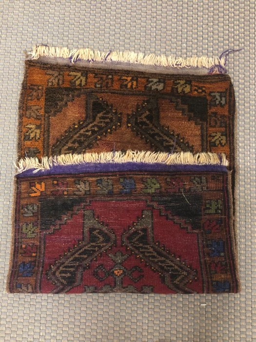 A small black and brown Turkish rug measuring 90cm x 56cm - Bild 2 aus 2