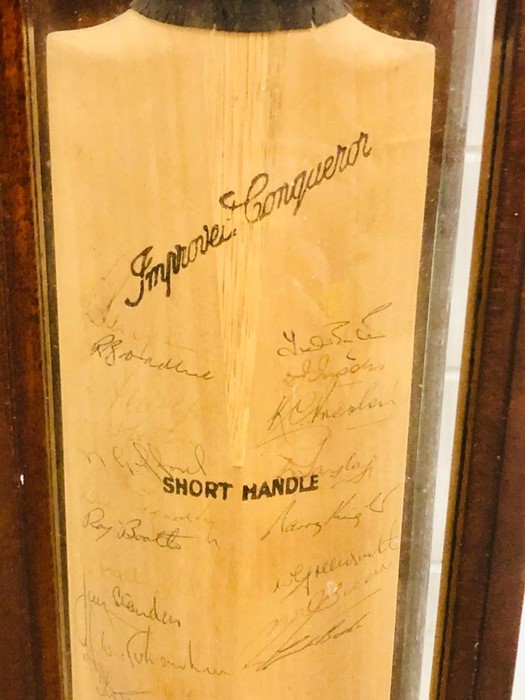 A vintage cased cricket bat signed by the Sussex team including Ted Wexton etc - Bild 5 aus 5