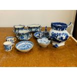 A selection of 11 pieces of blue and white china