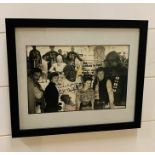 Very Rare: A Set Photograph from Star Wars, Return of the Jedi signed by Mark Hamil, Carrie