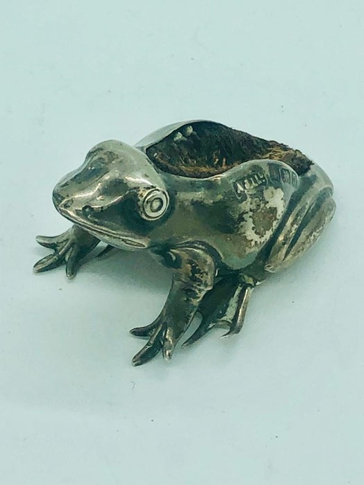 A hallmarked silver pin cushion in the form of a frog AF