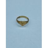 A 9 ct gold signet ring (1.57g)