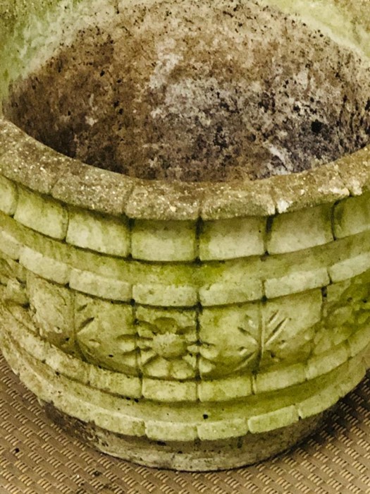 A pair of weathered stone garden planters (H31cm diameter 41cm) - Image 2 of 2