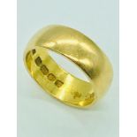A 22ct yellow gold ring (7.5g)