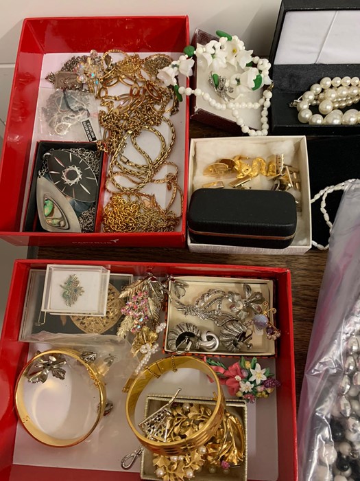 A Large Selection of Costume Jewellery - Image 2 of 3
