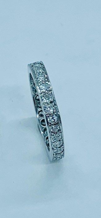 A contemporary diamond eternity ring - Image 5 of 7