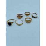 A selection of 9 ct gold rings (Total Weight 13.6g)