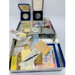 A quantity of banknotes and old stamps, including German Third Reich, and two cased medallions in