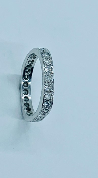 A contemporary diamond eternity ring - Image 3 of 7