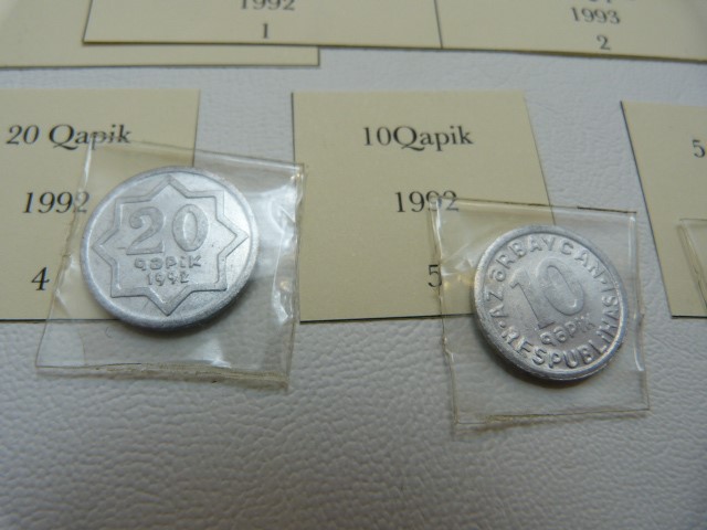 A selection of seven coins from Azerbaijan to include 50 Qapik, 50 Qapik, 20 Qapik, 20 Qapik, 10 - Image 4 of 8