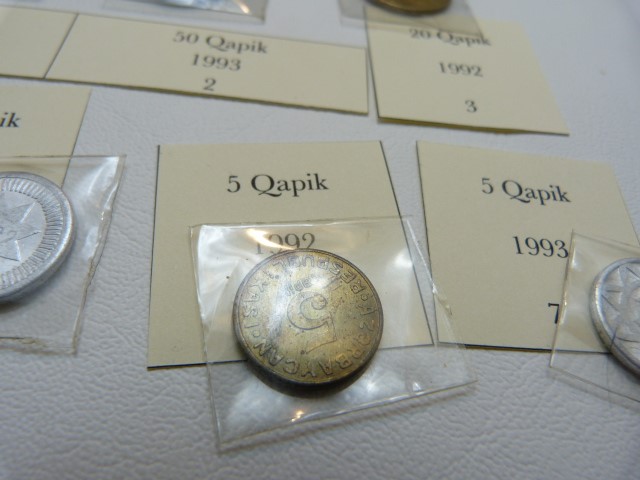 A selection of seven coins from Azerbaijan to include 50 Qapik, 50 Qapik, 20 Qapik, 20 Qapik, 10 - Image 8 of 8
