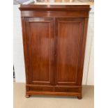 A Mahogany double wardrobe with drawers under (H225cm W148cm D57cm)