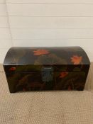 A Chinese style lacquered chest (H37cm W70cm)