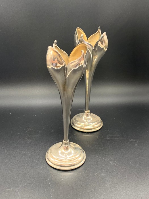 A pair of silver plated tulip bud vases - Image 3 of 3