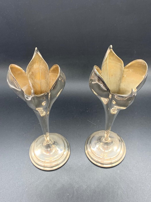 A pair of silver plated tulip bud vases - Image 2 of 3