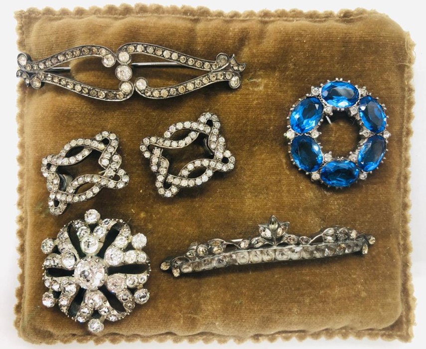 A Selection of Vintage Jewellery