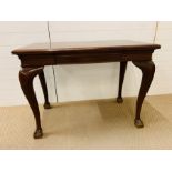 A mahogany writing desk with drawer to centre on ball and claw feet (H76cm W104cm D58cm)