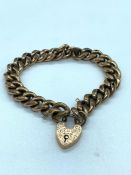 A 9 ct gold bracelet with heart shaped locket (Wear to the bracelet) (15.8g)