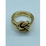 A 9 ct yellow gold knot style ring (9.4g) Size N