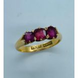 An 18 ct three ruby stone ring (4.3g) Size Q