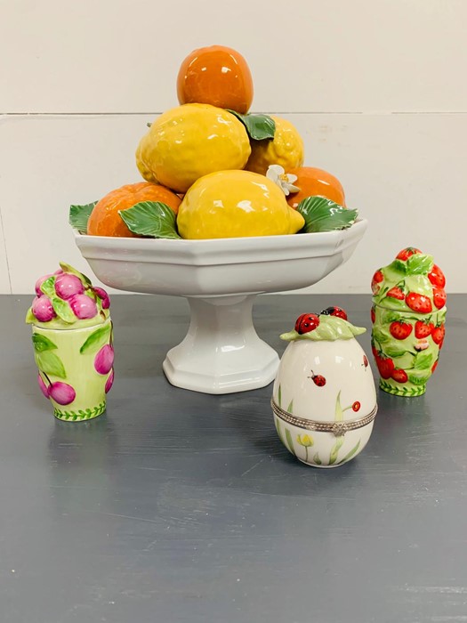 A ceramic table display piece of lemons and oranges, along with three china decorative pots by