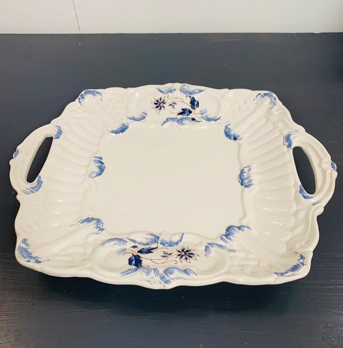 Delft blue style lidded tureen and two handled tray - Image 3 of 3