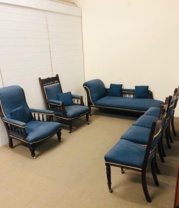 A Salon suite comprising Chaise Longue, two armchairs and four chairs, on castors in a blue fabric. - Image 14 of 14