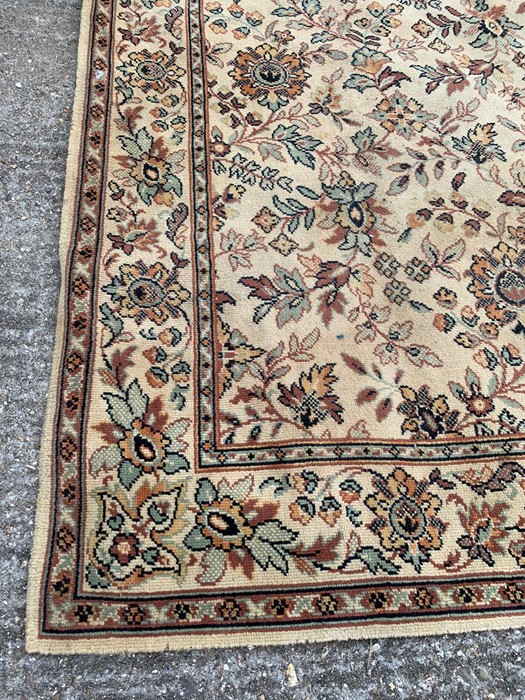 Large carpet of cream grounds and repeating floral design with boarder - Image 4 of 4