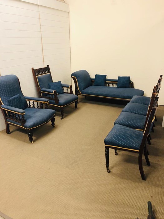 A Salon suite comprising Chaise Longue, two armchairs and four chairs, on castors in a blue fabric. - Image 5 of 14