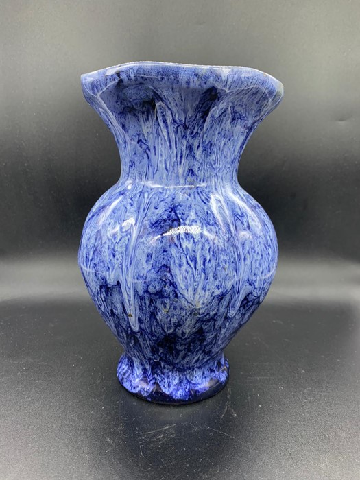 A blue porcelain vase - Image 3 of 4