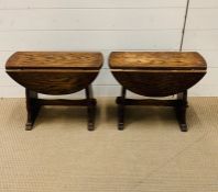 A pair of small occasional tables with drop sides (H40cm W49cm D51cm)