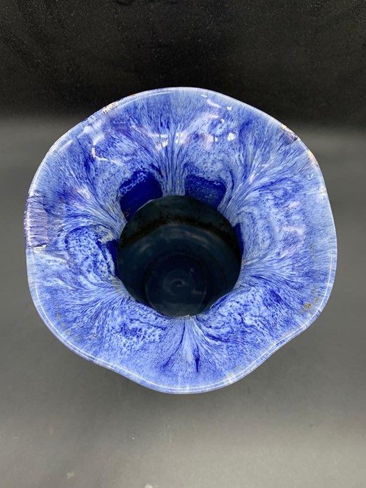A blue porcelain vase - Image 2 of 4