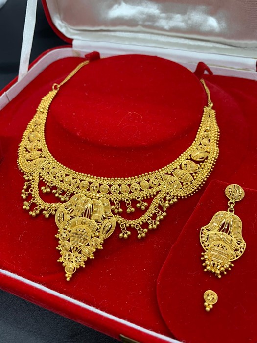 A Boxed Asian Gold Necklace and Earring Set (Approx 50g) - Image 2 of 7