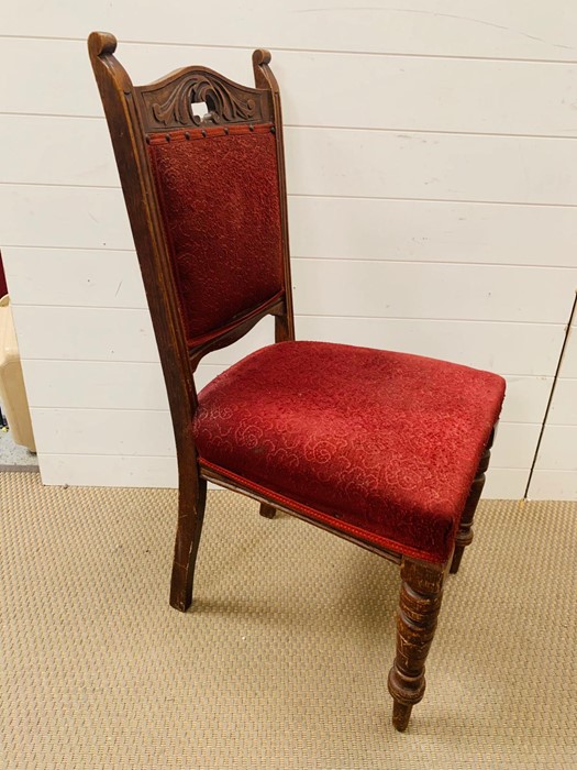 A dining chair on turned legs and red upholstered seat and back - Image 2 of 5