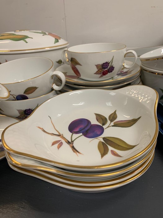 Royal Worcester porcelain tableware "Evesham" pattern to include serving dishes, fish dish, - Image 2 of 4