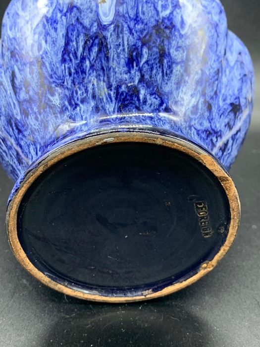 A blue porcelain vase - Image 4 of 4