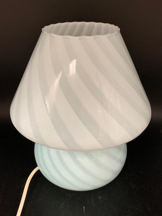 Mid century vintage swirl Murano Mushroom lamp from 1970's (H28cm W24cm) - Image 5 of 5