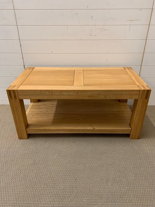 An Oak Coffee Table (H 48 cm x D 54 cm x W 106 cm) - Image 3 of 3