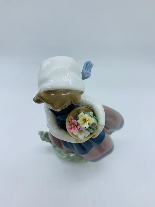 A Lladro figurine "Daisy 1983" - Image 2 of 4