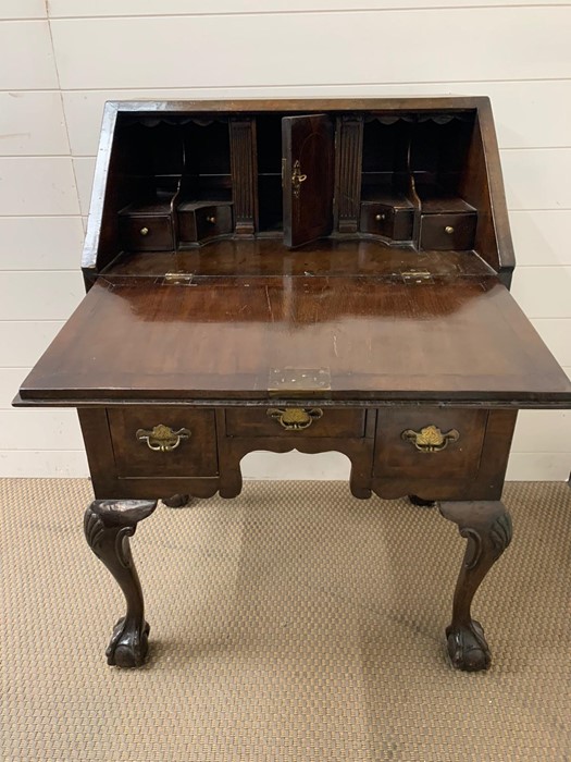 George II style Bureau fall front opening to reveal drawers and pigeon holes (H99cm W62cm D49cm) - Image 2 of 3