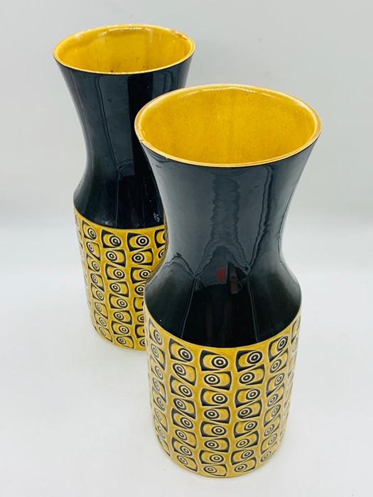 A pair of Hornsea pottery imprest fish eye vases 981 by John Clappison -1960's - Image 2 of 2