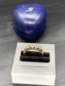 A Five Stone 18ct Gold Ring (Size: N)