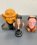 A mixed selection of Star Trek and Lord of the Rings collectable to include a money box, cup and