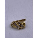 A gold earring marked 750 (1.8g)