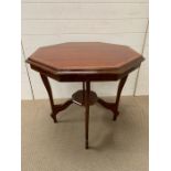 A walnut veneer center table (H67cm W72cm)